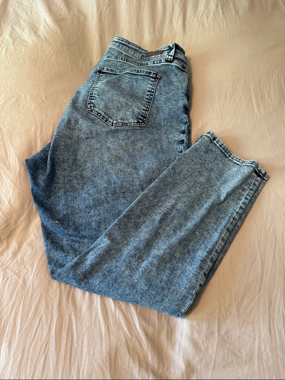 Kut from the Kloth Straight Leg Jeans in Medium Blue Wash